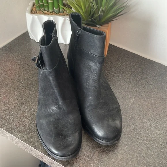 Black Boots - Picture 2 of 3